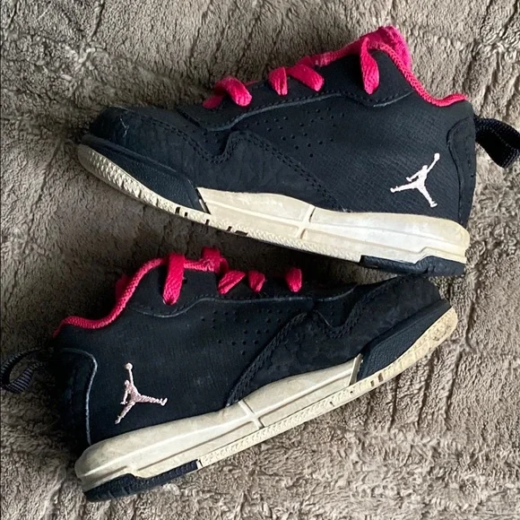 Jordan Kids Black and Pink Sneakers Size 6C - Picture 1 of 10